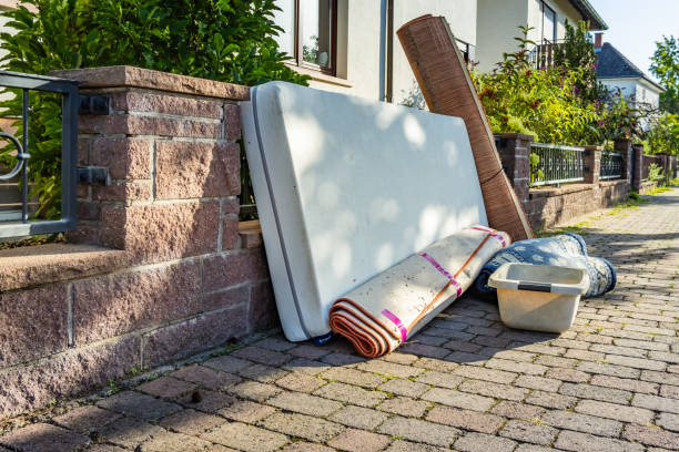 Best Construction Debris Removal  in Bloomingburg, OH